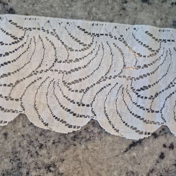 Lace, White Cotton/Nylon Scalloped Edge & Straight Edge 4.25" wide x 2.5 yds - Picture 1 of 4